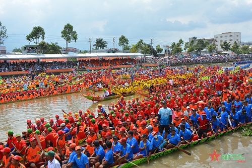 Lễ hội đua ghe Ngo của đồng bào Khmer nơi anh tài hội tụ